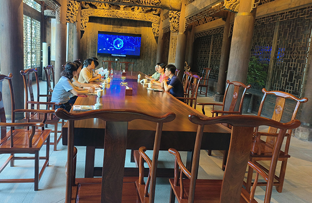 諸暨市紅葉經(jīng)偵義警服務中心進我司開展“楓橋式護企優(yōu)商服務”活動-浙江鵬鳴游樂設備有限公司